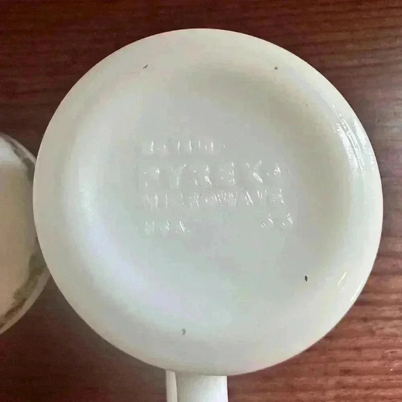 Pyrex Spring Blossom Milk Glass Coffee Mugs Cups Set Of 2 Crazy Daisy Vintage - Picture 9 of 9